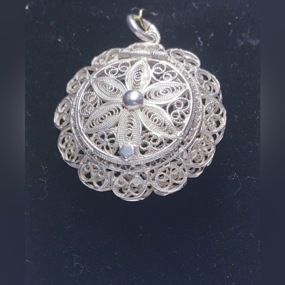 Vintage Sterling Silver Floral Filigree Locket Charm Pendant - Picture 6 of 6